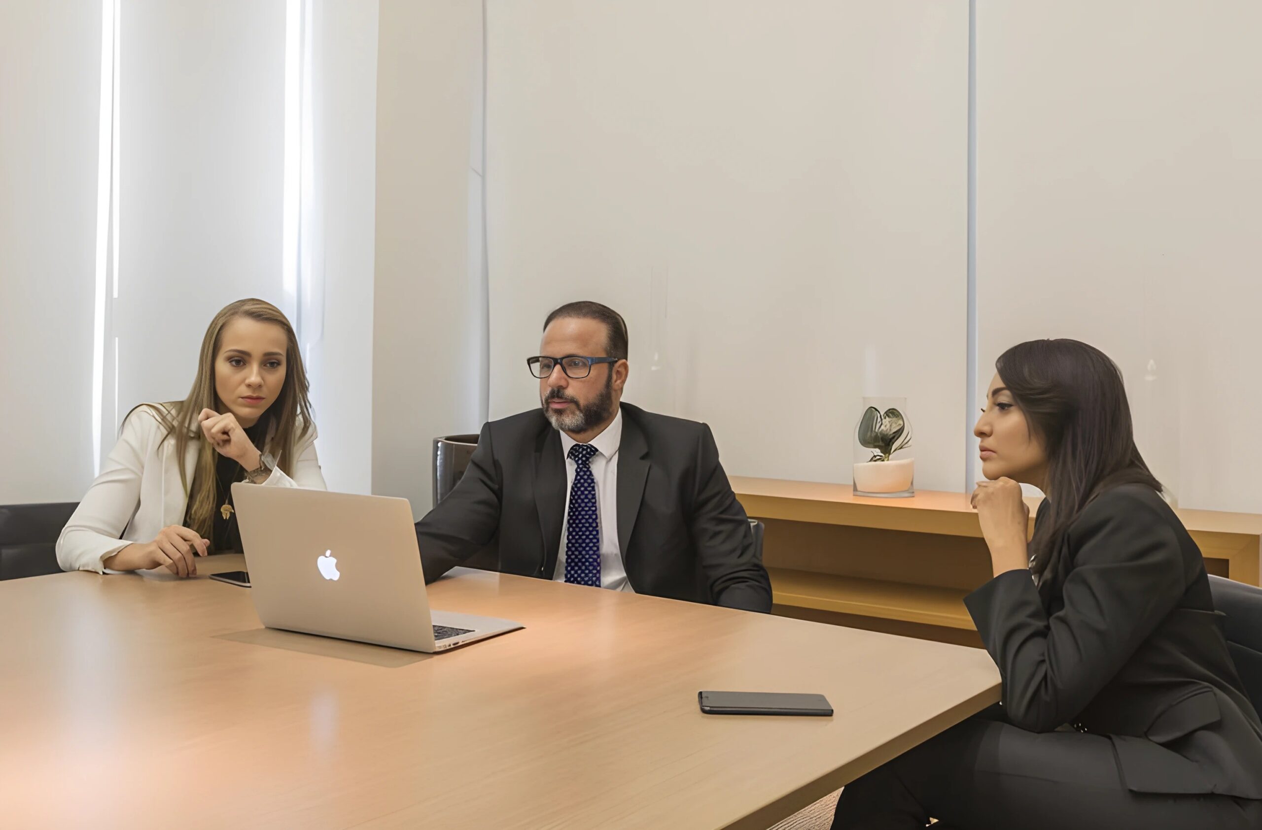 2. Atuamos com foco na prevenção jurídica e na sustentabilidade institucional de empresas.